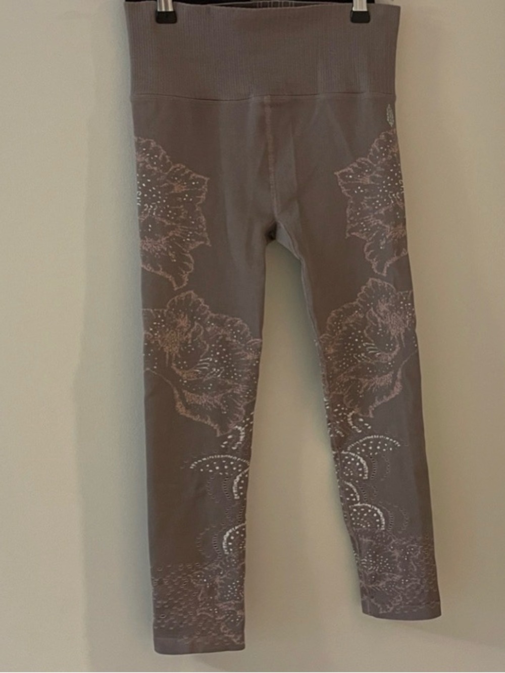 NWOT Free People Mauve/Brown Leggings With Floral Pattern Womens size Med/Lrg